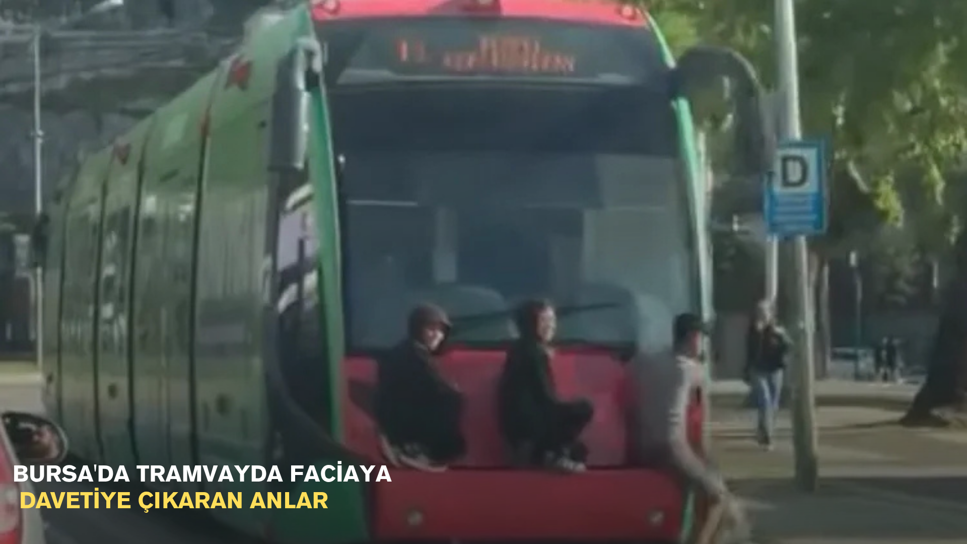 Bursa'da tramvayda faciaya davetiye çıkaran anlar