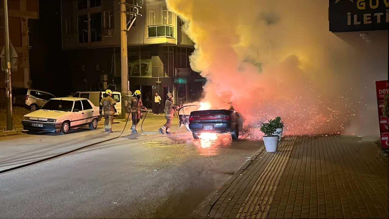 Bursa'da araç yangını paniği!