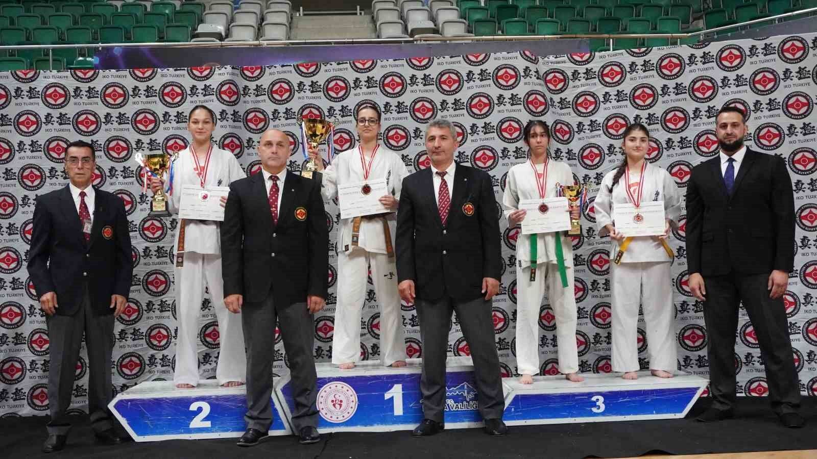 Bursa'da 180 sporcu madalya için yarıştı