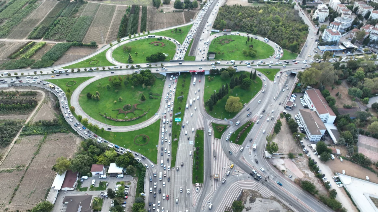 Bursa’da ilk ders günü başladı, trafik alarmı boşa çıktı! Acemler’de son durum