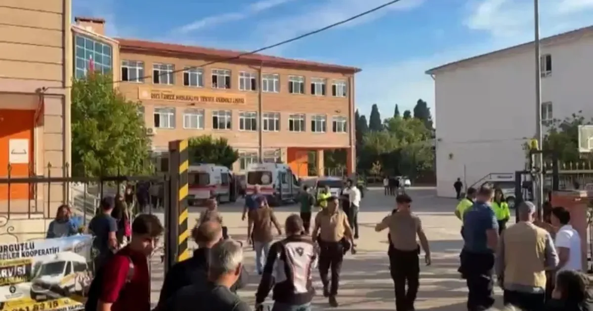 Lise Önünde Silahlı Saldırı!