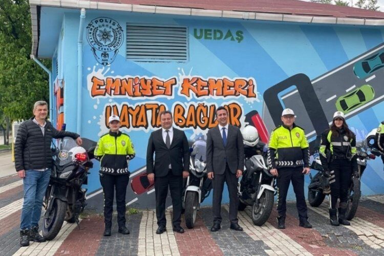 1608860 Uedas In Renklendirdigi 66 Trafo Emniyet Kemeri Icin Uyardi 645375342955F