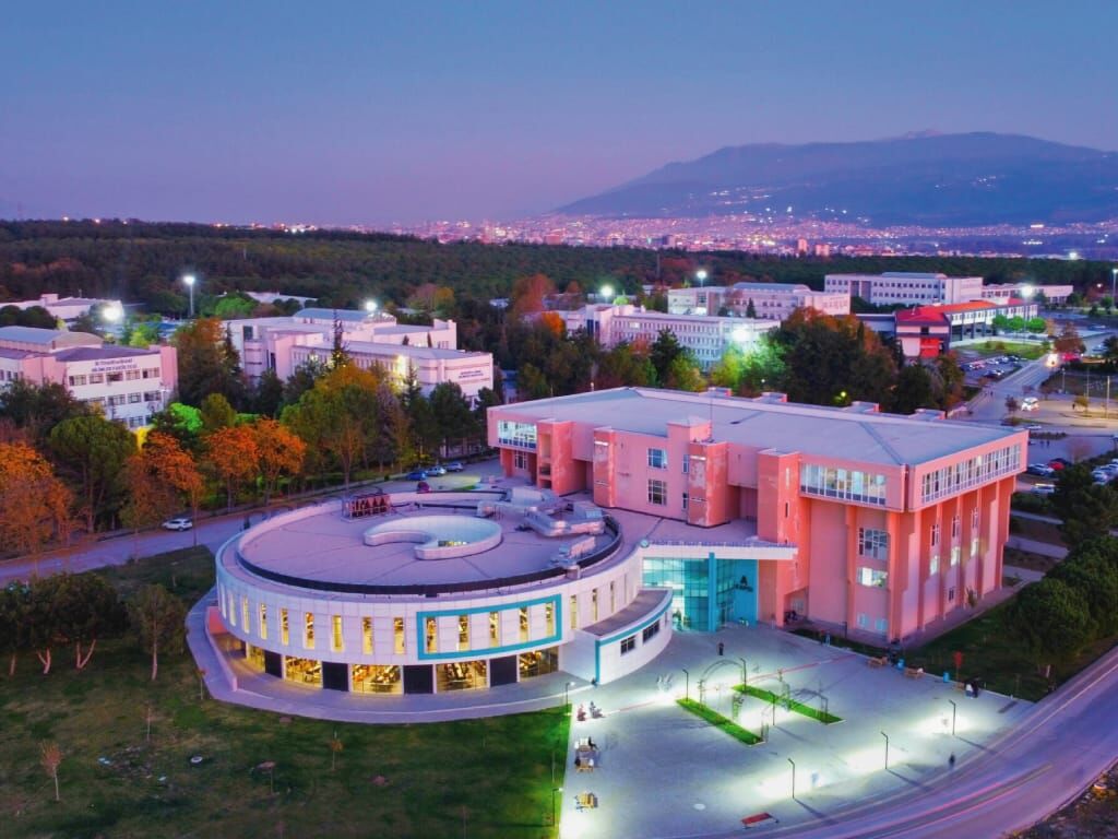 BUÜ’lü bilim insanları uluslararası sıralamada başarı elde etti