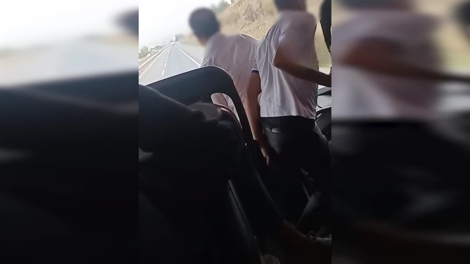 Seyir halindeki otobüste akılalmaz değişim! Polis devreye girdi