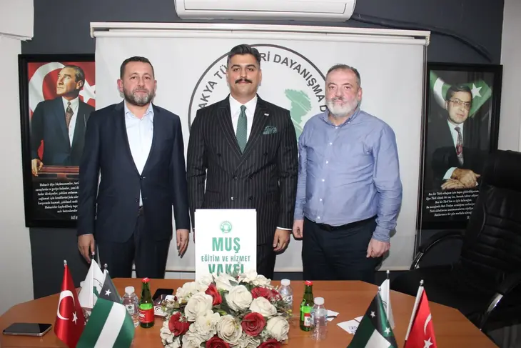 Bursa Da Ogrenci Burslari Icin Guc Birligi Uc Kurum Ortak Projelerde Bulusacak 1790855550 453 Large