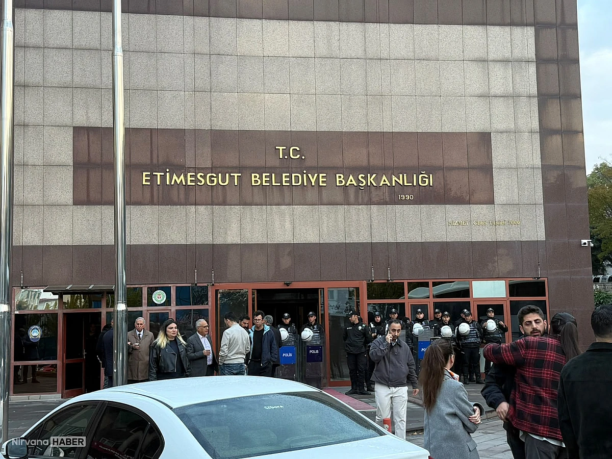 Etimesgut Belediyesi operasyonunda arama ve el koyma işlemleri sürüyor