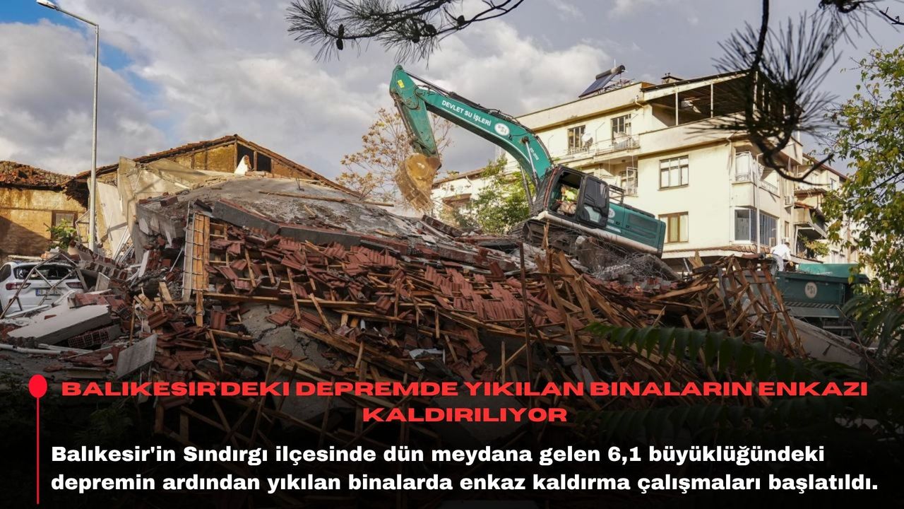 Balıkesir'deki depremde yıkılan binaların enkazı kaldırılıyor