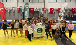 İzmit Belediyespor Jimnastik Takımı ‘Nefes Al İzmit Çocuk Yogası’ etkinliğine katıldı