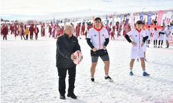 Erciyes'te Kar Ragbi heyecanı yaşandı