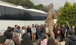 Gençler İzmir'i keşfediyor