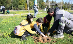 Kocaelili minikler, fidanları toprakla buluşturdu