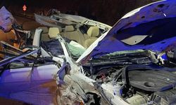 Mersin'de park halindeki tıra çarpan otomobildeki 1 kişi öldü, 1 kişi yaralandı