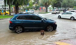 Samsun'da sağanak: Caddeler göle döndü