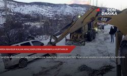 Karda mahsur kalan araç ekiplerin yardımıyla kurtarıldı