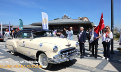 BURSA SOKAKLARINDA KLASİK ARABA RÜZGARI