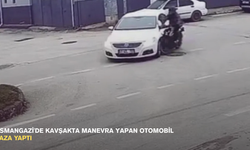 Osmangazi'de kavşakta manevra yapan otomobil kaza yaptı