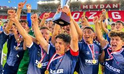 Orhangazi Futbol Kulübü Şampiyonluk Kupasını kaldırdı
