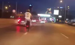 Bursa'da plakasız motosikletle ön kaldırdı