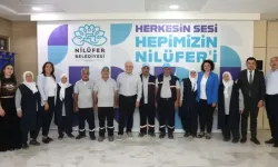 Nilüfer'de okuma yazma öğrenen 12 belediye personeli sertifikalarını aldı