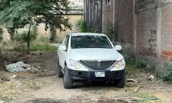 Bursa'da kendini otomobile kilitleyen vatandaş polise direndi