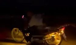 Bursa-Ankara Yolu'nda motosiklette yatarak giden sürücü korkuttu