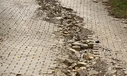 Bursa’da doğalgaz kazıları sonrası yollar çöktü. ulaşım riski büyüyor