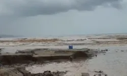 Bursa Mudanya’da mavi deniz kahverengiye döndü! Nedeni sağanak yağış