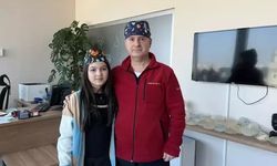 Hekimlerin kesilmeli dediği çocuğun parmağı Türkiye’de kurtarıldı