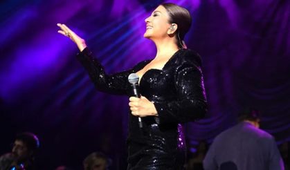 Sibel Can  yazın son konserini Harbiye'de verdi
