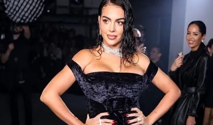 İspanyol model Rodriguez mücevherleriyle parladı