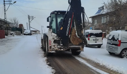 Malatya'da karla mücadele devam ediyor