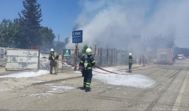 Bursa'da geri dönüşüm tesisinde yangın