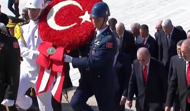 Devlet erkanı Anıtkabir'i ziyaret etti