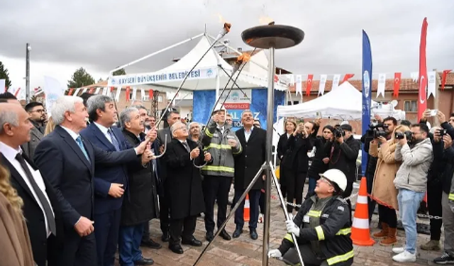 Büyükkılıç, Pınarbaşı ilçesinde doğal gaz verme törenine katıldı