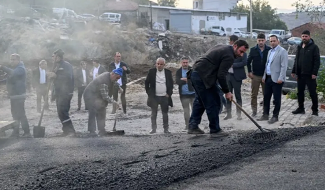 Bornova Belediyesi, yol çalışmaları ve asfalt serim projelerine hız kesmeden devam ediyor