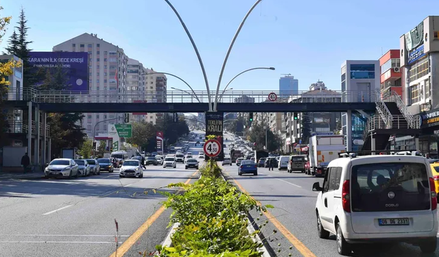 Ankara'da yaya üst geçitleri trafik güvenliğini artırıyor