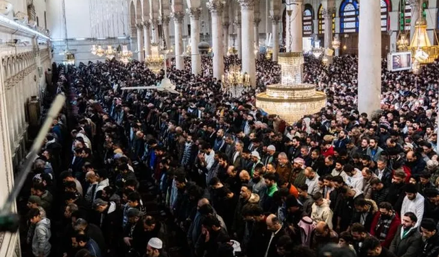 Tarihi Emevi Camii'nde ilk cuma namazı