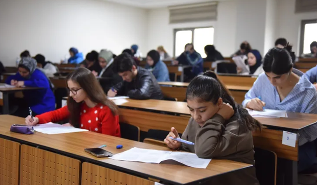 Üniversite adaylarına sınav provası