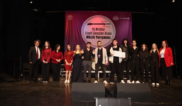Liseli gençler müzik yeteneklerini sergiledi