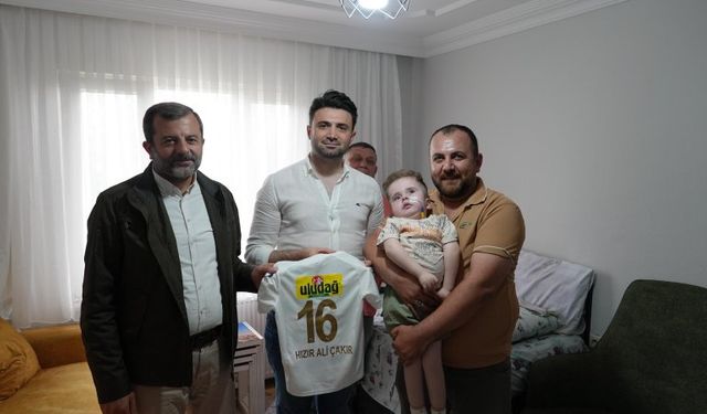 Gürsulu minik taraftara anlamlı ziyaret