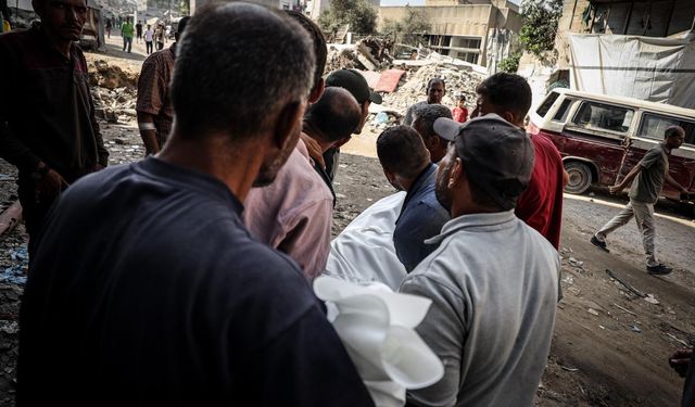 Soykırımcı İsrail'in Gazze'ye saldırılarında can kaybı 61 bini aştı