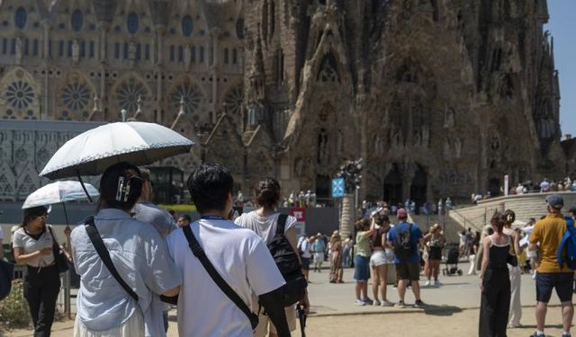 İspanya'da 2 bin 405 kişi aşırı sıcaklardan hayatını kaybettiİspanya'da aşırı sıcaklar nedeniyle 2 bin 405 kişinin hayat