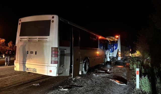 İşçi servisi yolcu otobüsüne çarptı: 13 yaralı
