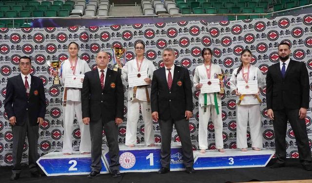 Bursa'da 180 sporcu madalya için yarıştı