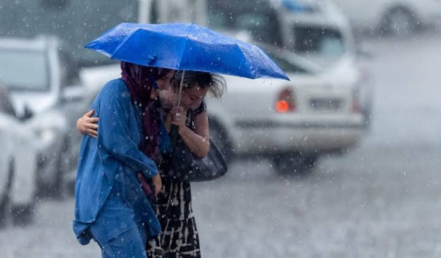 Bursa yağışlı bir sabaha merhaba dedi
