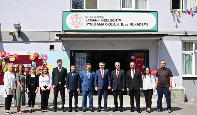 Özel öğrencilerin okul heyecanına Başkan Oktay Yılmaz eşlik etti
