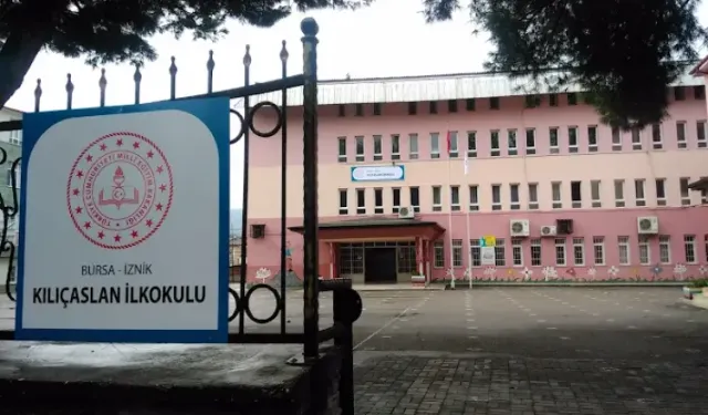 Bursa’da tarihi okul alarm veriyor!