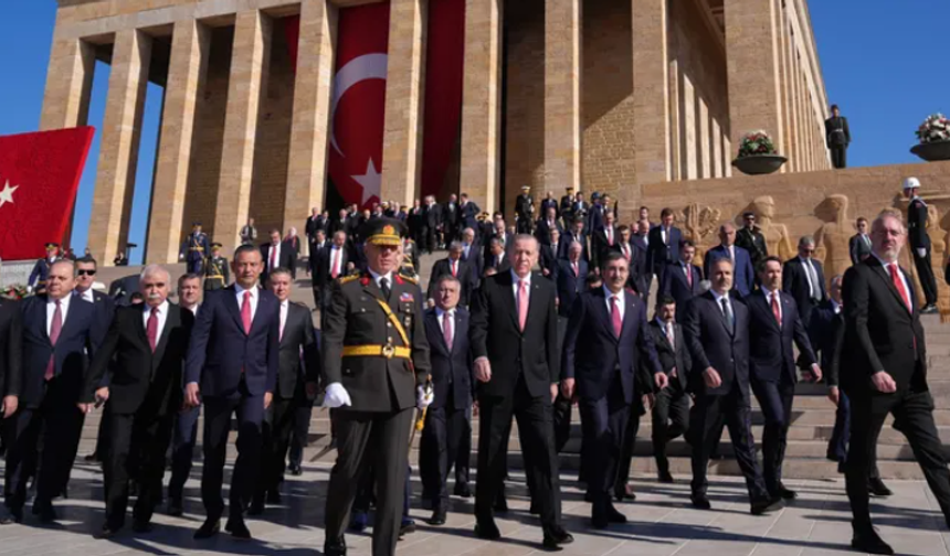 Devlet erkânı Anıtkabir’de