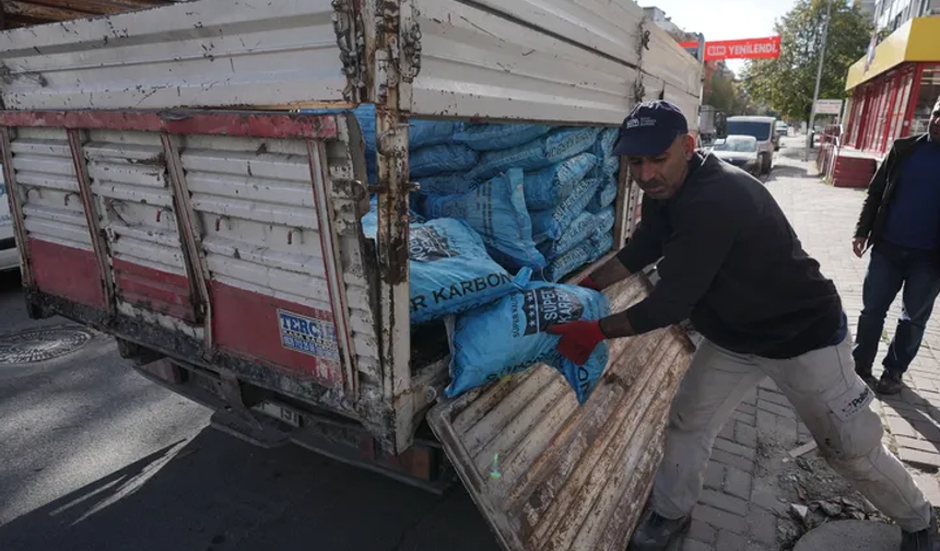 Beylikdüzü Belediyesi’nden ailelere kömür yardımı