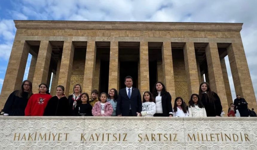 Bursa Osmangazili çocuklar Ata’nın huzurunda